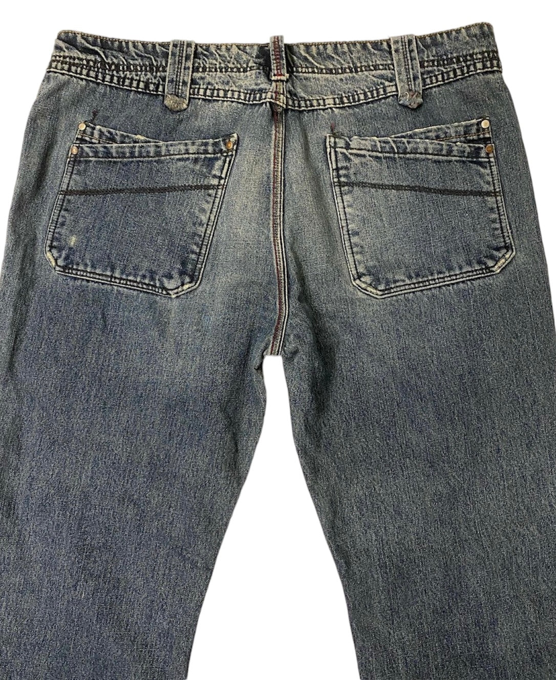 Vintage washed blue denim jeans with double pockets