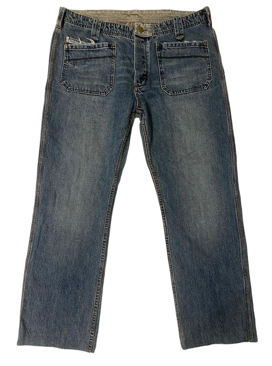 Vintage washed blue denim jeans with double pockets